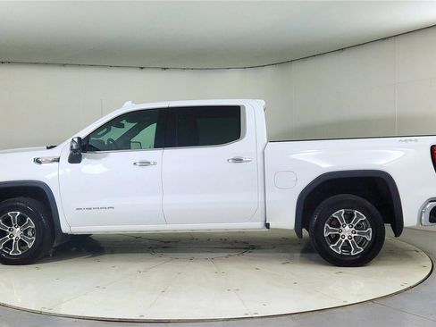 Used 2025 GMC Sierra 1500 SLT image 4