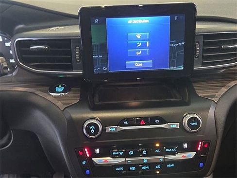 Used 2020 Ford Explorer Limited image 19