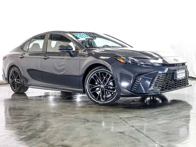 Used 2025 Toyota Camry SE FWD image 2