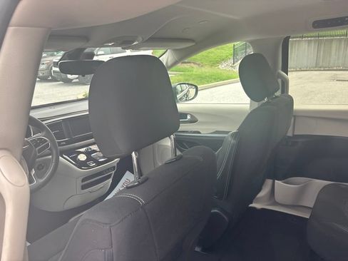 Used 2024 Chrysler Voyager LX FWD image 18