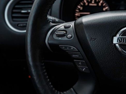 Used 2019 Nissan Pathfinder Platinum image 12