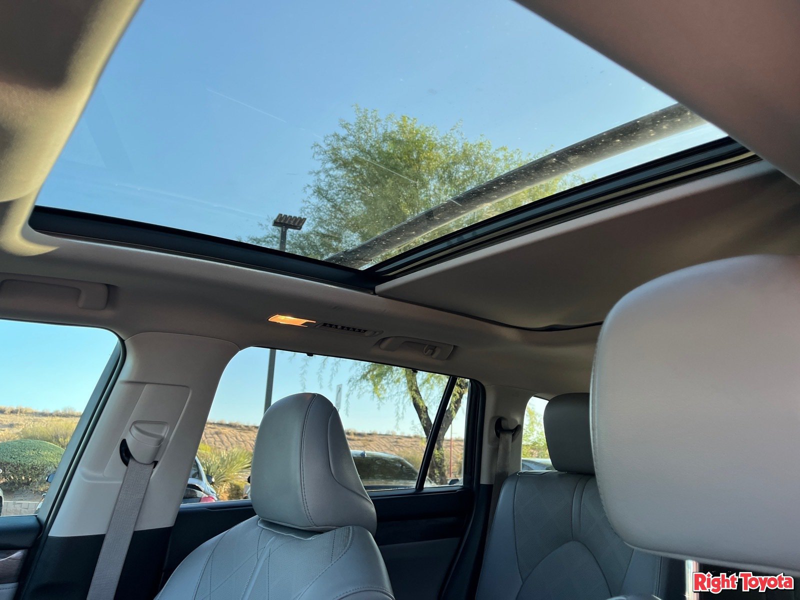 Used 2022 Toyota Highlander Platinum FWD image 32