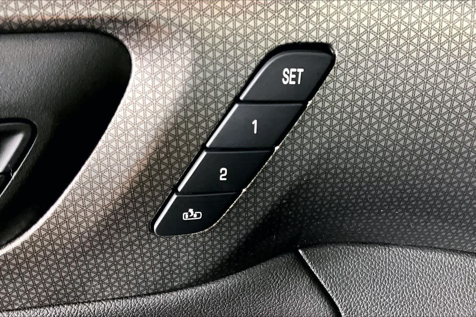 Used 2023 Chevrolet Traverse Premier w/ Redline Edition AWD/4WD image 32