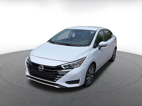 Used 2025 Nissan Versa SV FWD image 4
