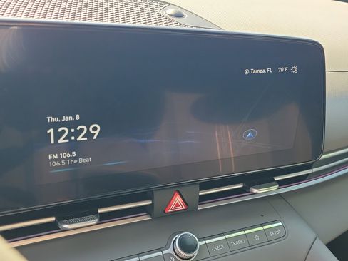 Used 2024 Hyundai Elantra SEL image 25