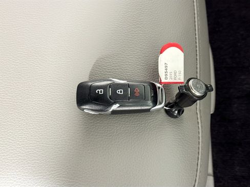 Used 2015 Ford F150 Lariat image 37