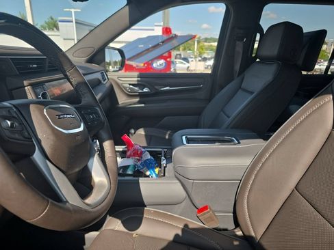 Used 2023 GMC Yukon Denali w/ Denali Reserve Package AWD/4WD image 3