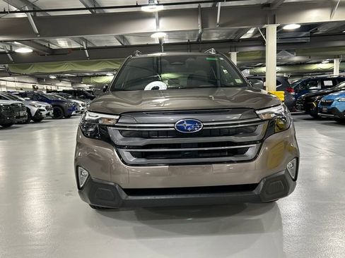 Used 2025 Subaru Forester Premium AWD/4WD image 6