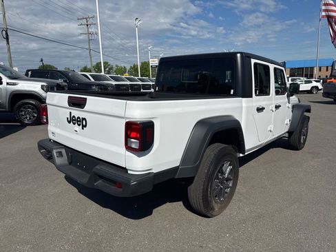 Used 2025 Jeep Gladiator Sport AWD/4WD image 5