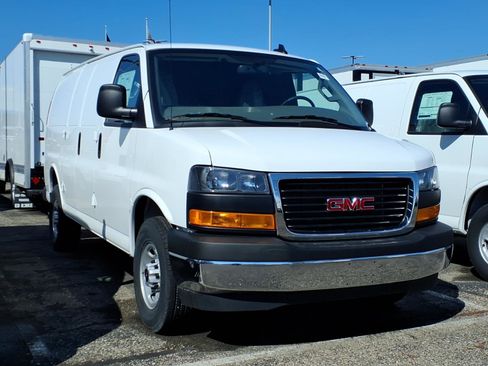 New 2025 GMC Savana 2500 w/ Driver Convenience Package RWD image 3