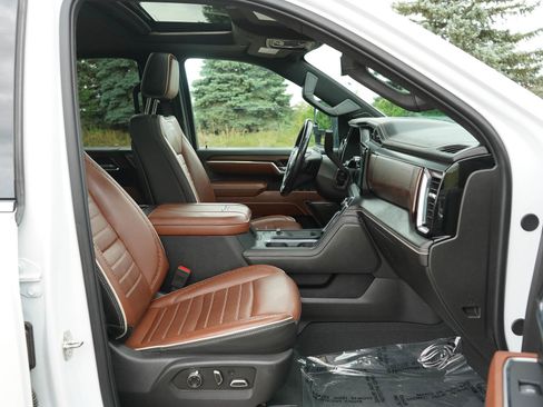 Used 2024 GMC Sierra 2500 Denali Ultimate AWD/4WD image 11