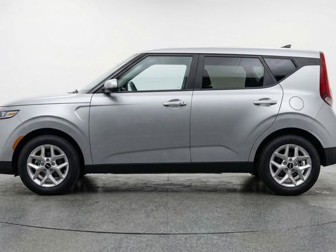 Used 2025 Kia Soul LX w/ LX Technology Package image 5