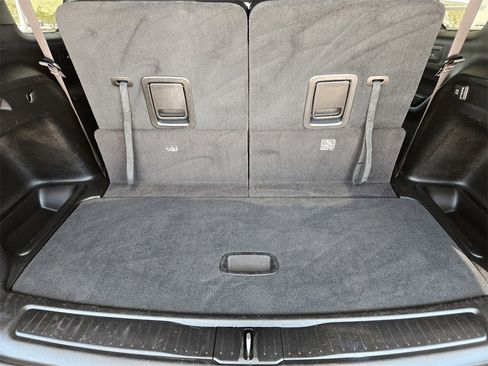 Used 2023 Jeep Grand Cherokee L Laredo image 32