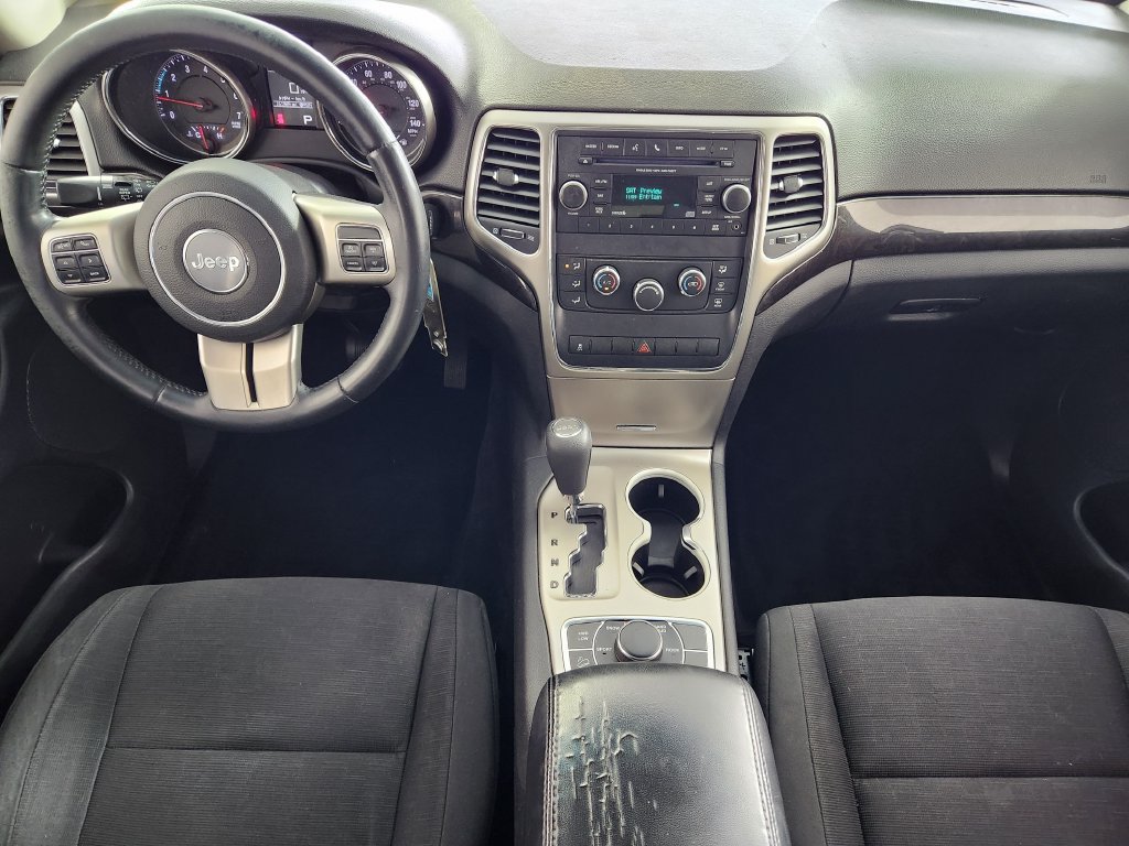 Used 2012 Jeep Grand Cherokee Laredo w/ Laredo E Group AWD/4WD image 16