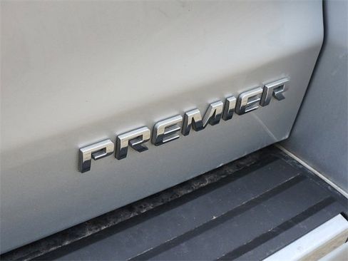 Used 2020 Chevrolet Suburban Premier image 13
