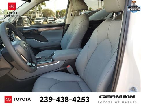 Used 2024 Toyota Highlander Limited image 19