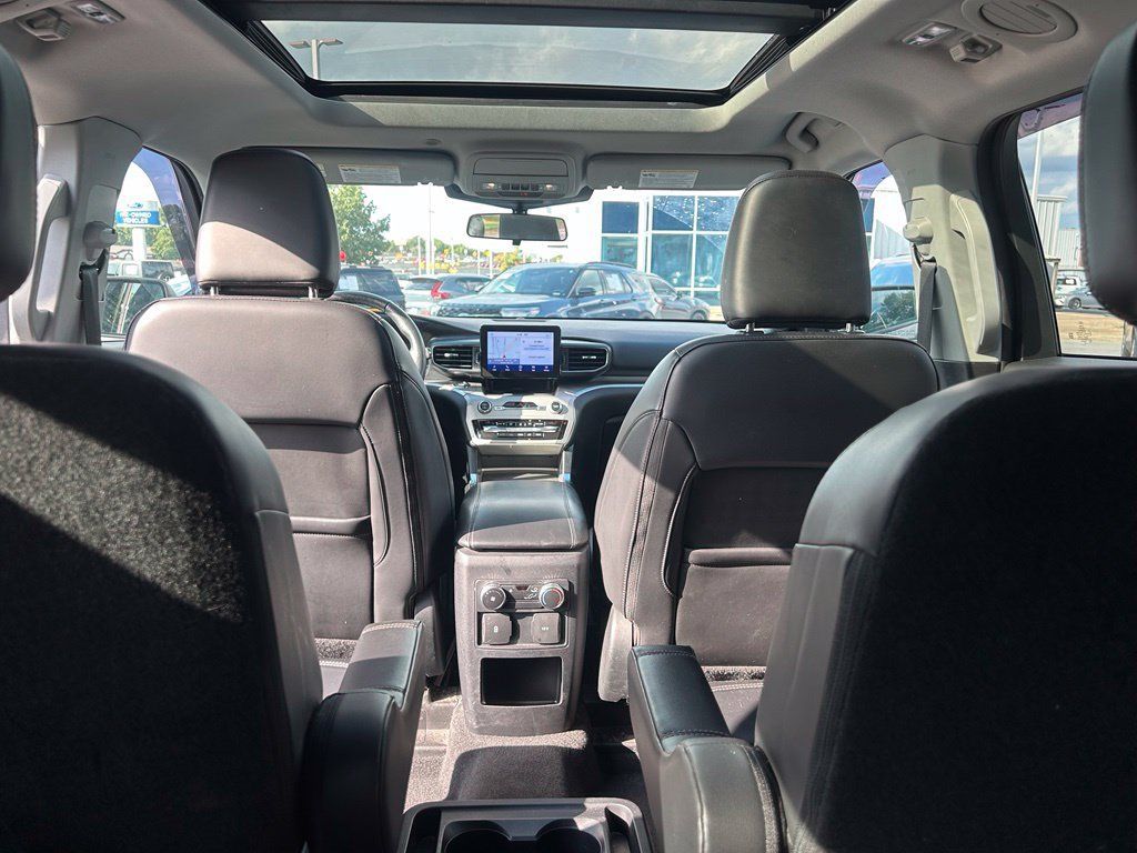 Used 2021 Ford Explorer XLT w/ Equipment Group 202A AWD/4WD image 33