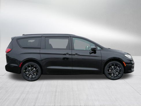 New 2026 Chrysler Pacifica Select image 8