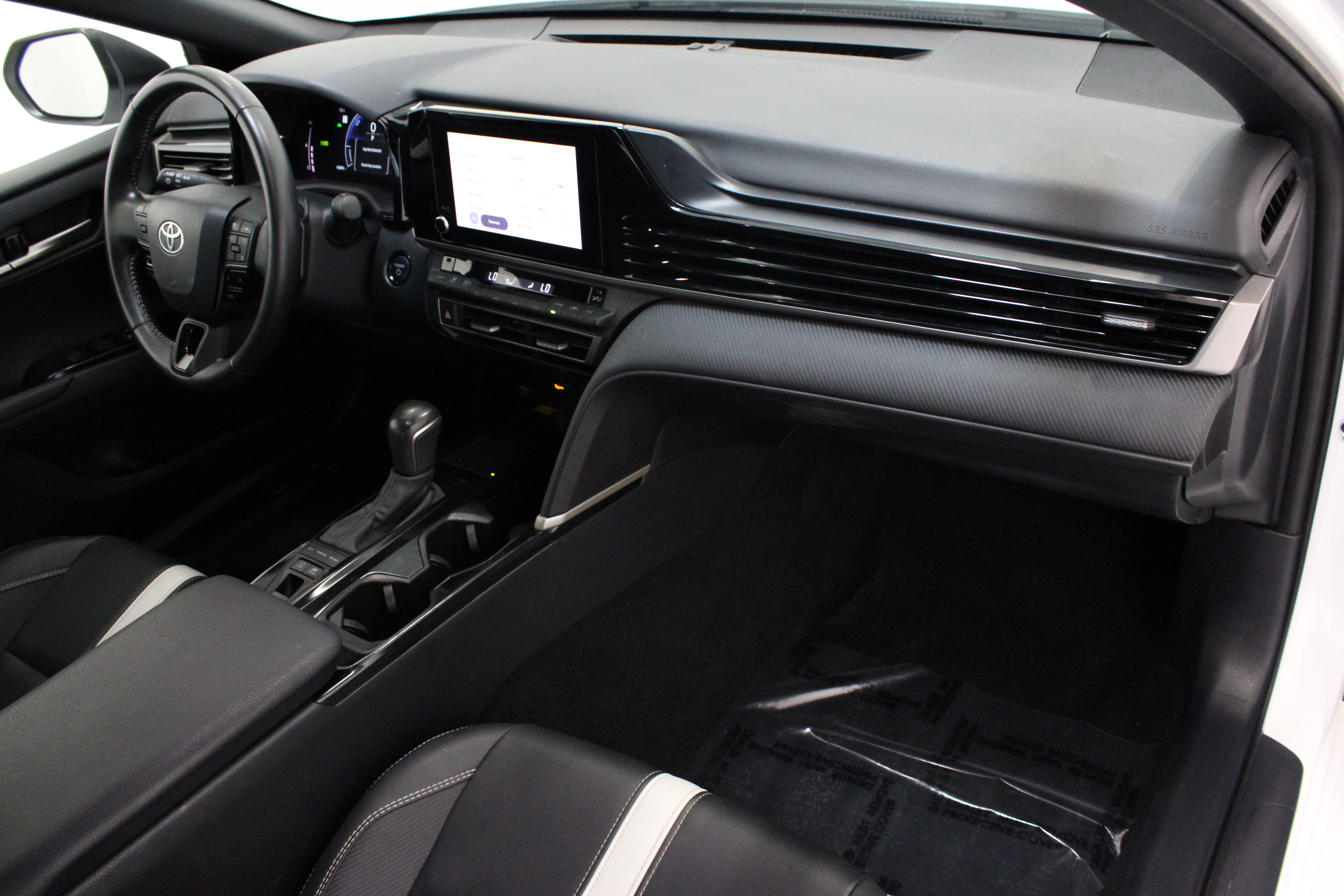 Used 2025 Toyota Camry SE FWD image 35
