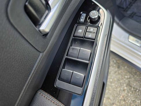 Used 2025 Toyota Sienna Platinum image 23