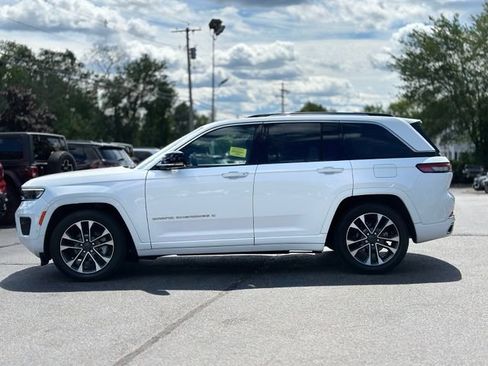 Used 2023 Jeep Grand Cherokee Overland w/ Luxury Tech Group IV AWD/4WD image 4