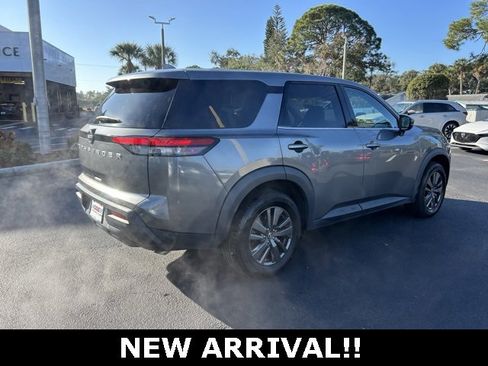 Used 2022 Nissan Pathfinder S image 6