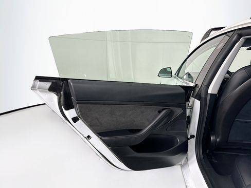 Used 2020 Tesla Model 3 Standard Range Plus image 26