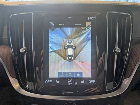 Used 2019 Volvo S60 T8 Inscription image 21