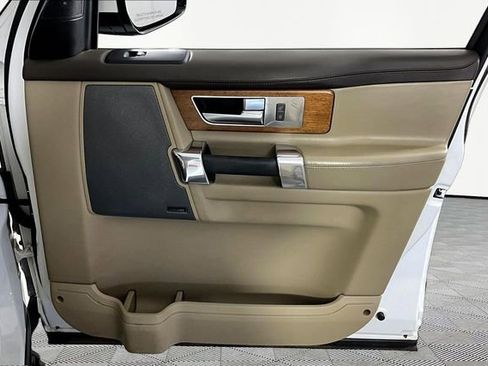 Used 2016 Land Rover LR4 HSE LUX image 27
