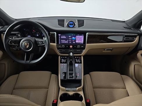 Certified 2025 Porsche Macan image 27