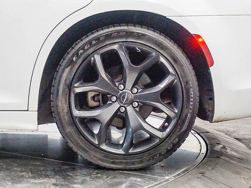 Used 2022 Chrysler 300 S image 9