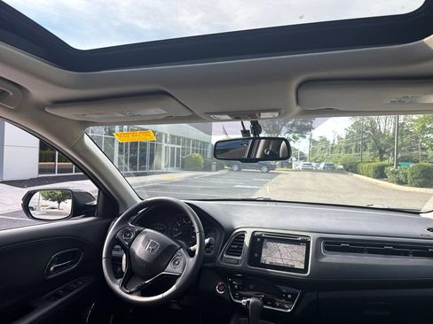 Used 2018 Honda HR-V EX-L image 8