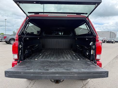 Used 2017 Toyota Tacoma TRD Sport AWD/4WD image 36