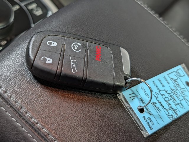 Used 2021 Jeep Grand Cherokee Summit AWD/4WD image 30