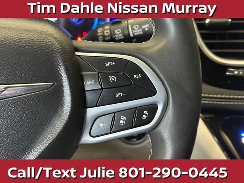 Used 2023 Chrysler Pacifica Limited FWD image 24