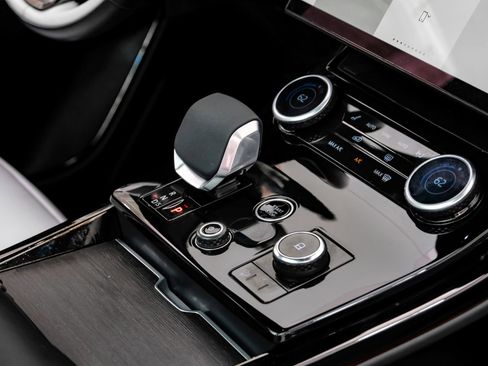 Used 2023 Land Rover Range Rover Sport SE Dynamic image 27