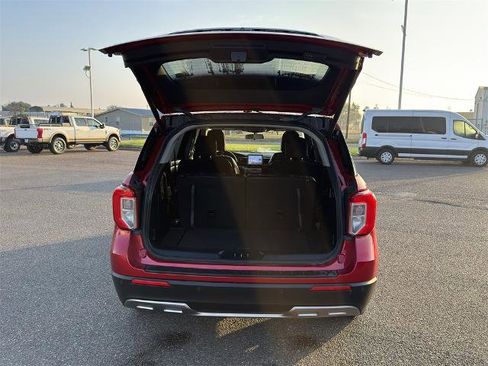 Certified 2022 Ford Explorer XLT w/ Equipment Group 202A image 5