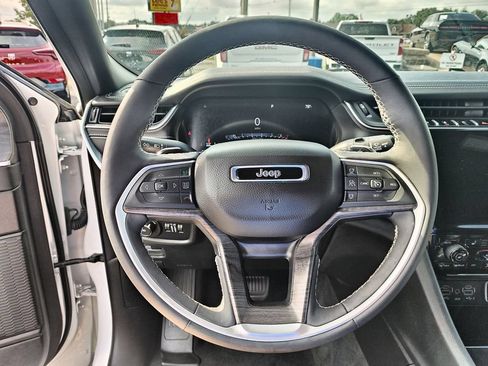 Used 2024 Jeep Grand Cherokee Limited RWD image 14