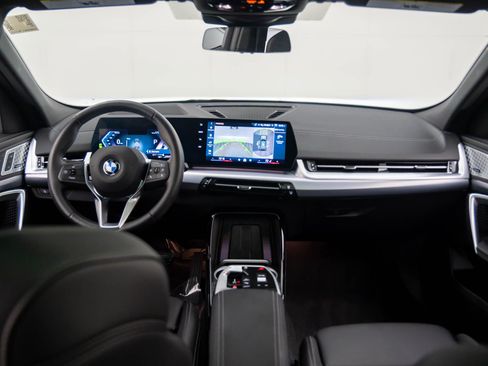 Certified 2025 BMW X2 xDrive28i w/ Premium Package image 9