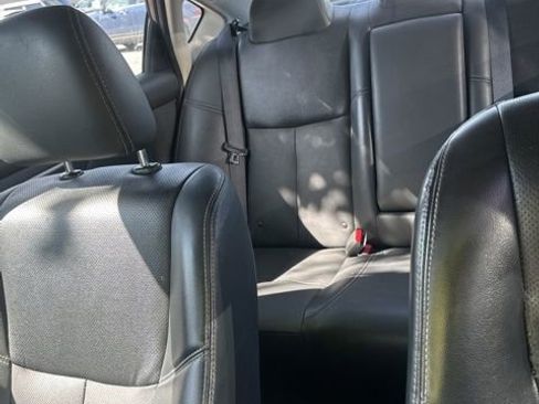 Used 2017 Nissan Altima 2.5 SL w/ Moonroof Package image 8