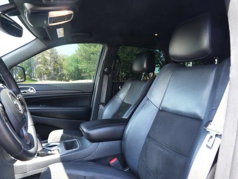 Used 2019 Jeep Grand Cherokee Altitude AWD/4WD image 14