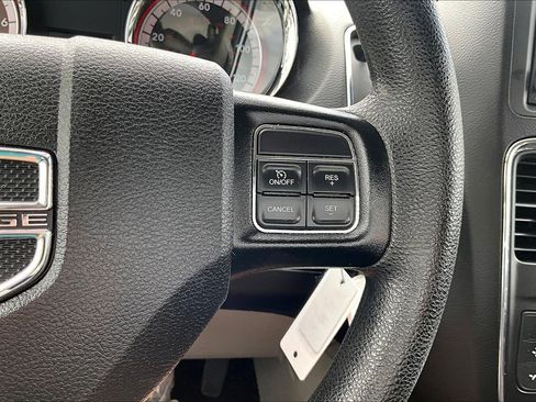 Used 2020 Dodge Grand Caravan SE w/ UConnect Hands-Free Group image 23