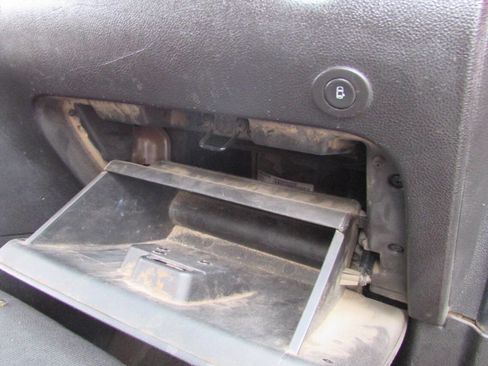 Used 2009 Chevrolet HHR LS image 29