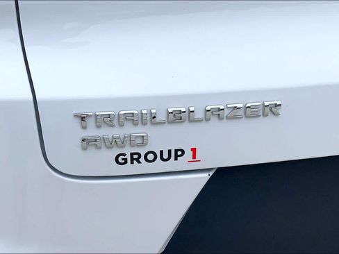 Used 2025 Chevrolet TrailBlazer LT AWD/4WD image 32
