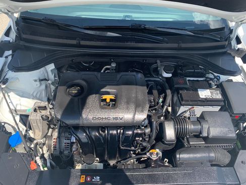 Used 2020 Hyundai Elantra Limited w/ Cargo Package (C1) FWD image 37