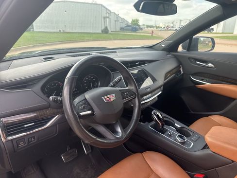 Used 2023 Cadillac XT4 Sport image 12