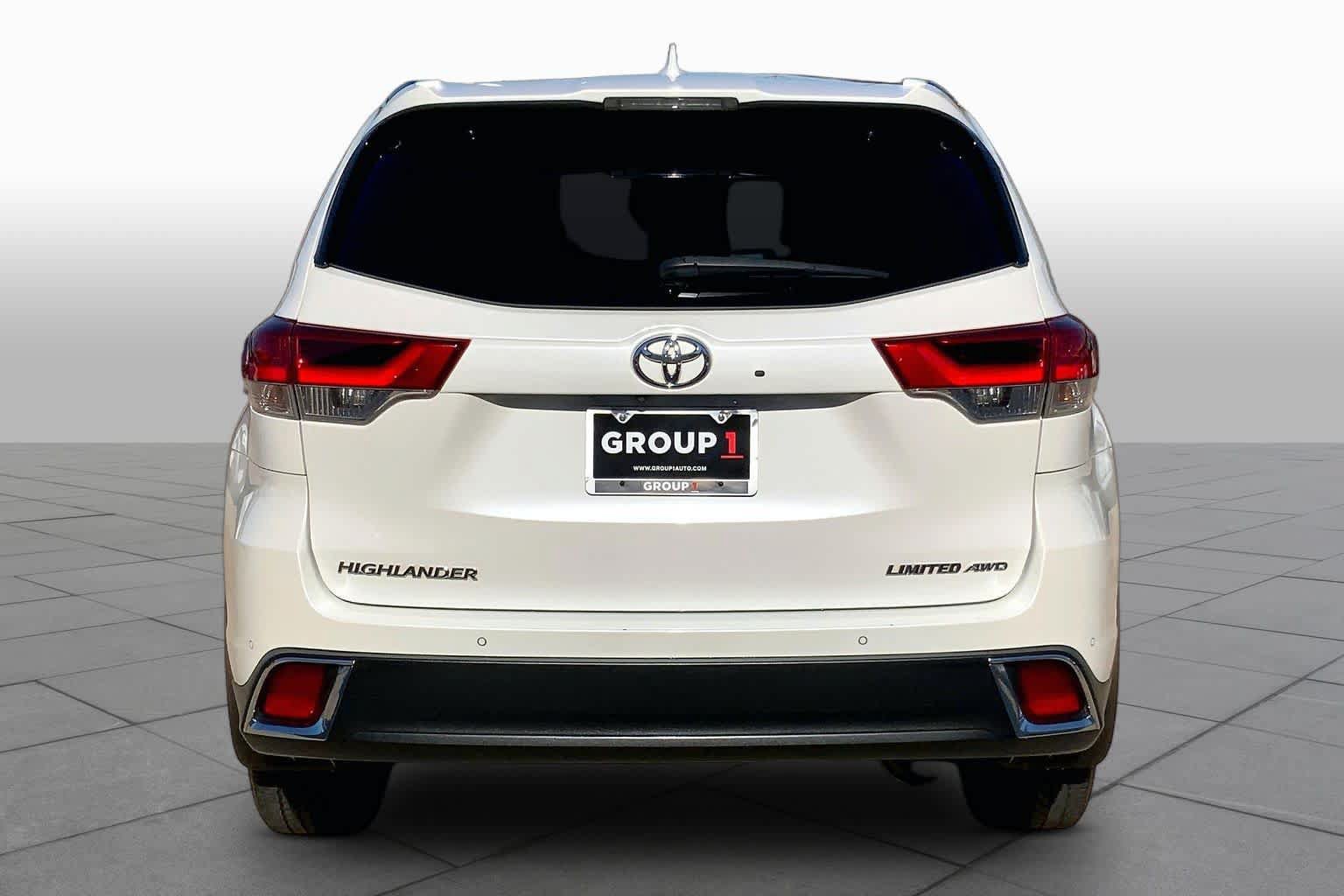 Used 2018 Toyota Highlander Limited Platinum AWD/4WD image 5