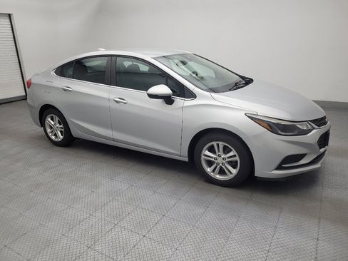 Used 2017 Chevrolet Cruze LT w/ Convenience Package FWD image 11