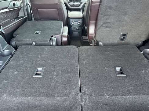 Used 2025 Ford Explorer Platinum w/ LUX Leather Package image 18