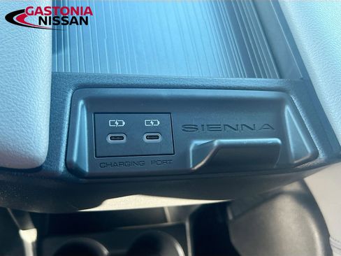 Used 2025 Toyota Sienna XLE image 34